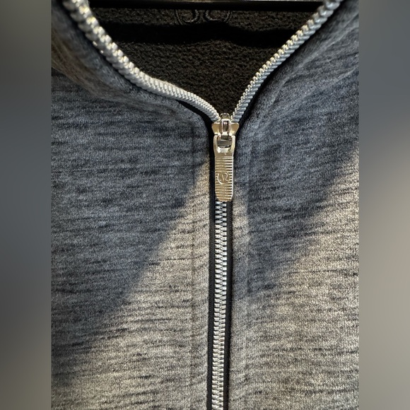 420 Lululemon Radiant Jacket |I
Heathered Core Dark Grey - Picture 6 of 8